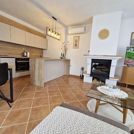 Village Apartment Zagvozd Extérieur photo